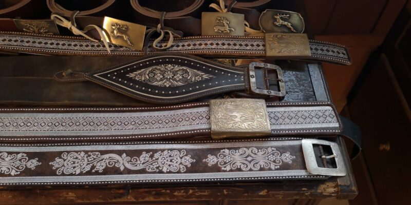 Hirschlederhose von Tobias Zant | mit Ranzen oder Federkielgürteln